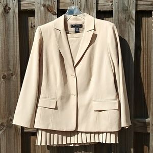 Ms. Tracy 2PC Skirt Suit SZ-18W